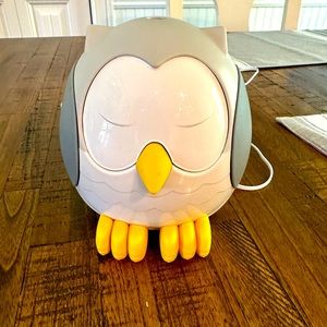⭐️NEW LOW PRICE⭐️ Feather the Owl essential oil diffuser.